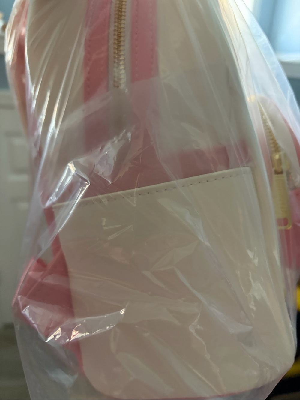 Loungefly Cream Backpack with Pink Yarn Ball & Aristocats Design - Picture 4 of 5